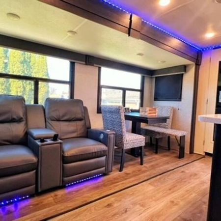 Luxury Glamping Near Idaho Event Center In Nampaアパートメント エクステリア 写真