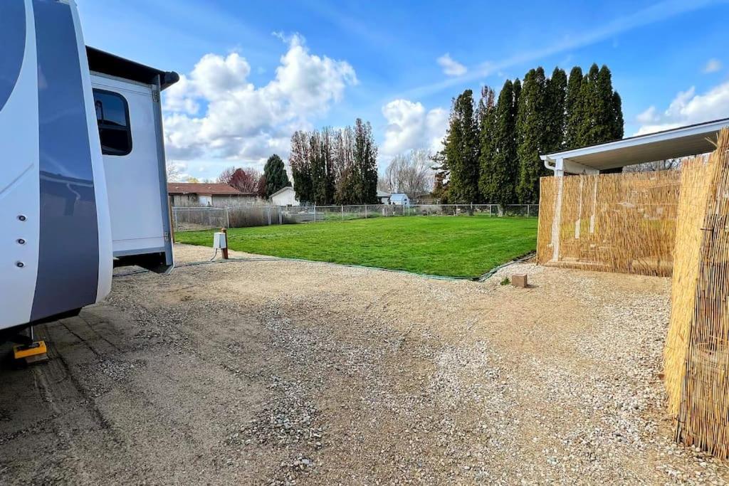 Luxury Glamping Near Idaho Event Center In Nampaアパートメント エクステリア 写真