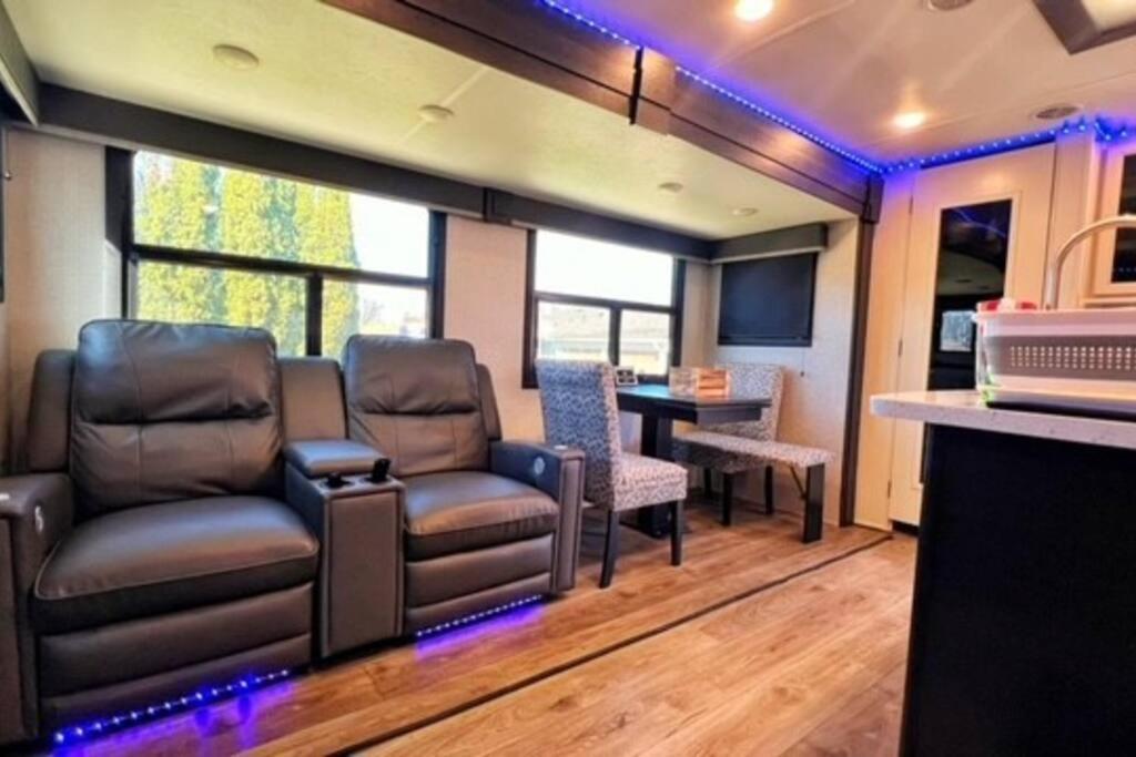 Luxury Glamping Near Idaho Event Center In Nampaアパートメント エクステリア 写真